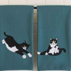 PAIR OF TUXEDOS CAT TOWELS.  NEW W/O TAGS.